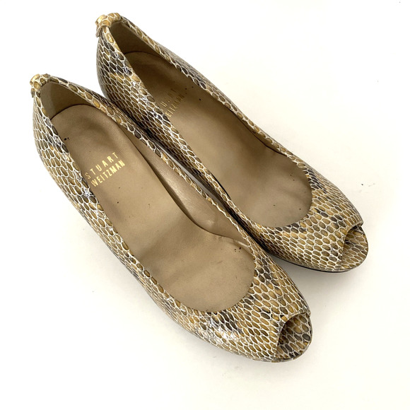 Stuart Weitzman Logo Plainfield Pump Beige Snake Embossed Patent Leather Peep 7 - Picture 3 of 9